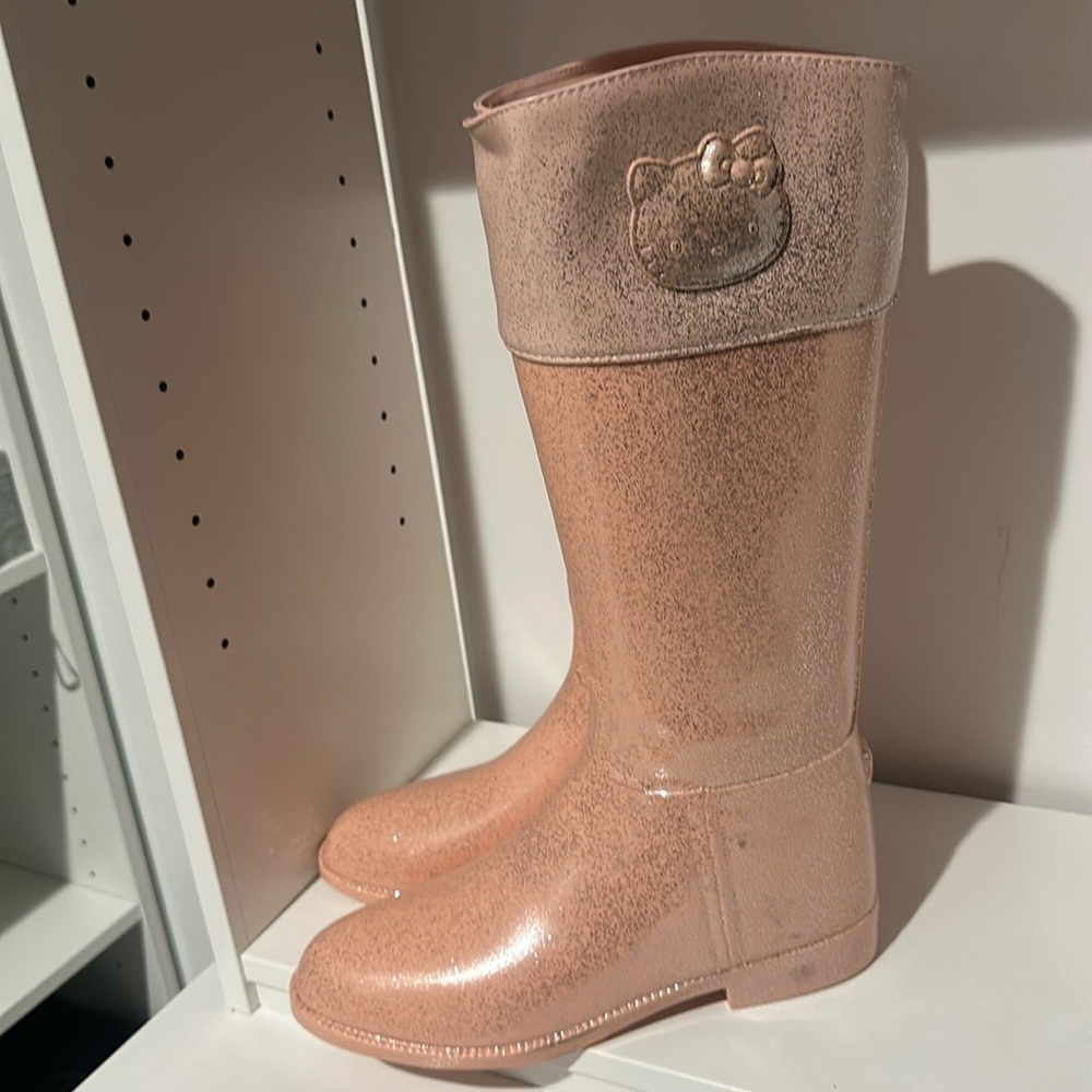 New With Tags Pink Hello Kitty Rain Boots